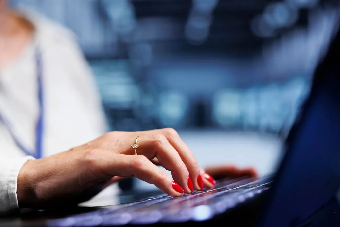 Эксперт, обеспечивающий безопасность серверного дата-центра